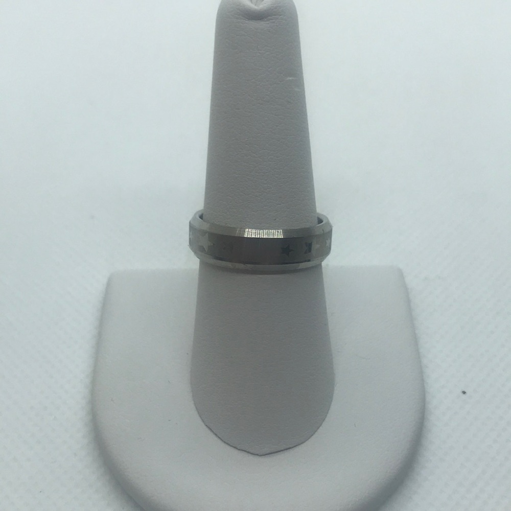 Size 8 stainless steel star ring